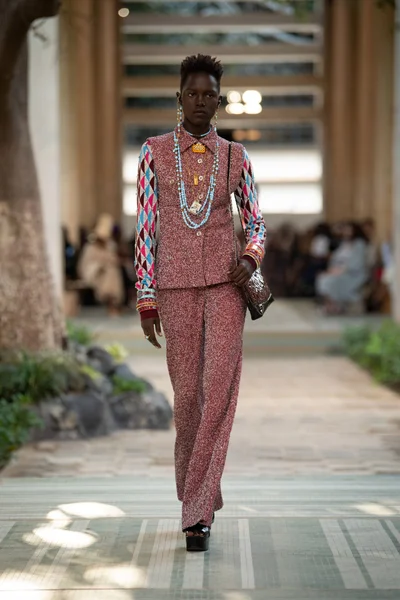 Look 12